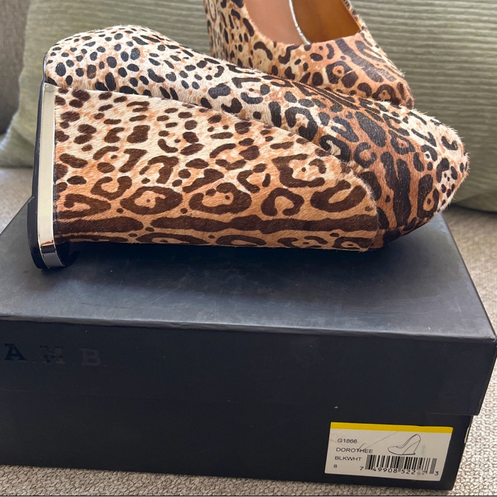 L.A.M.B. Cheetah Platform Pumps Heels open Toe Beige Size 8 Women Slip On